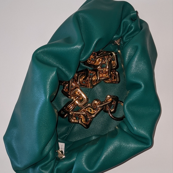 Chain Shoulder Bag | Cloud-Shaped Dumpling Clutch Purse Green with Gold - Picture 3 of 5